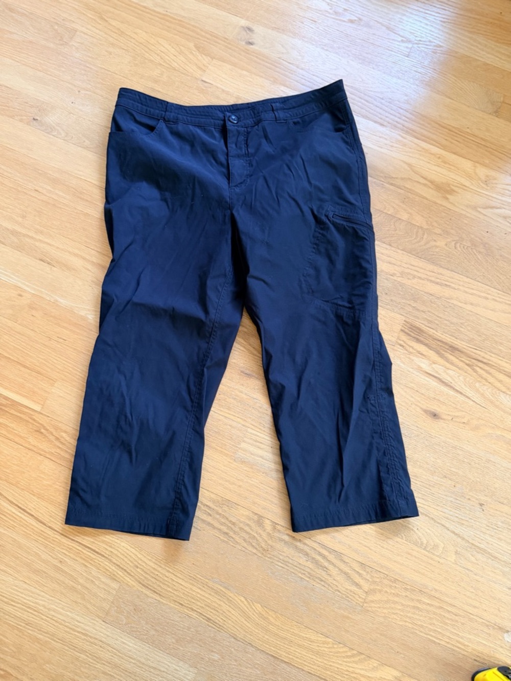 Ladies Size 12 "Eddie Bauer" Navy Crop Cargo Pants Capris GUC ❤️